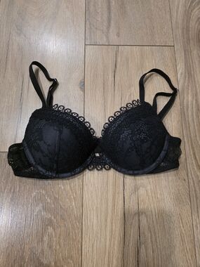 Victoria's Secret 32A Black Lace Underwire Bra